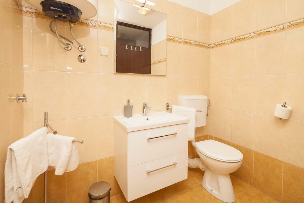 Apartman Ester Pula Zewnętrze zdjęcie