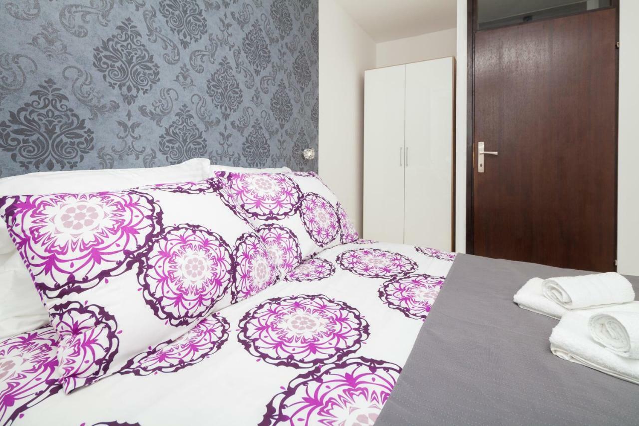 Apartman Ester Pula Zewnętrze zdjęcie