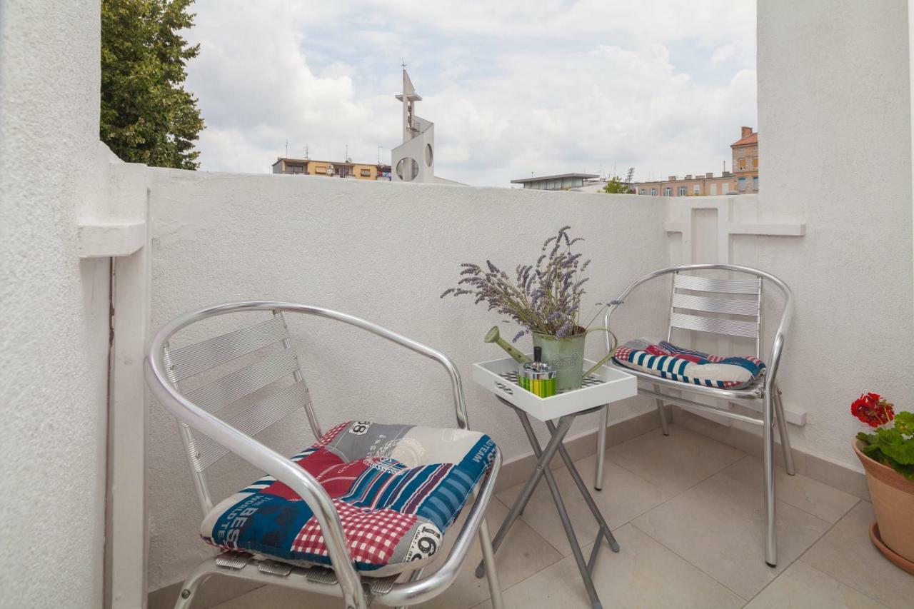 Apartman Ester Pula Zewnętrze zdjęcie